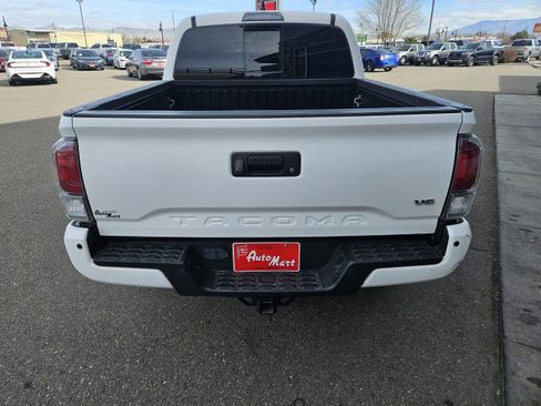 Used 2022 Toyota Tacoma TRD Off-Road image 4