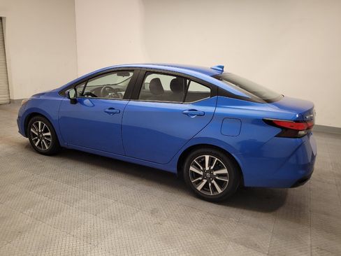 Used 2021 Nissan Versa SV FWD image 3