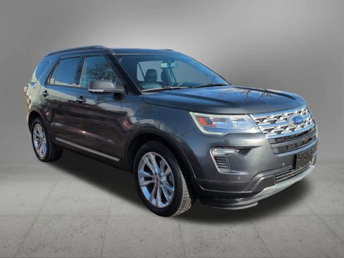 Used 2019 Ford Explorer XLT w/ Equipment Group 202A image 5