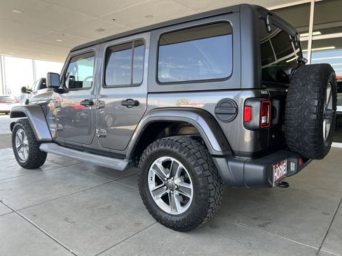 Used 2019 Jeep Wrangler Unlimited Sahara AWD/4WD image 6