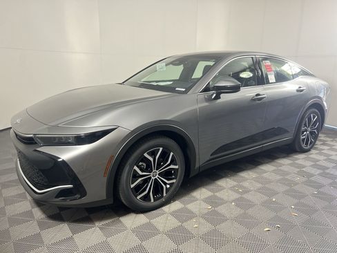 Used 2023 Toyota Crown Limited image 9