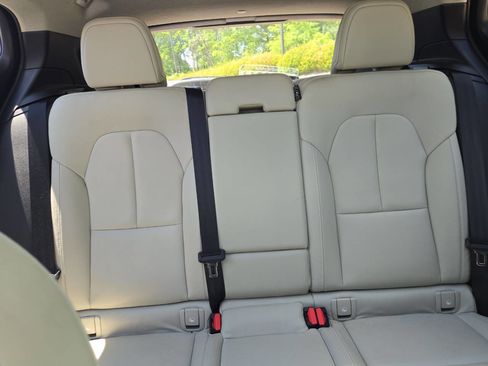 Used 2019 Volvo XC40 T5 Momentum AWD/4WD image 25