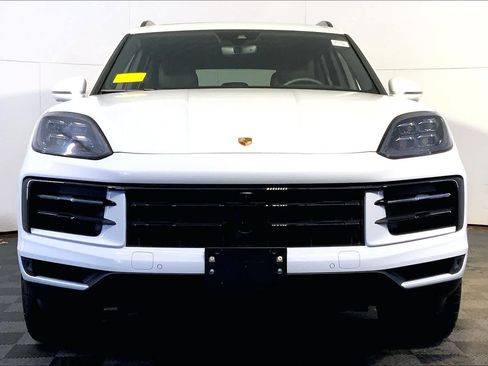 Used 2025 Porsche Cayenne image 10