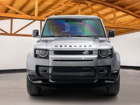 Used 2023 Land Rover Defender 90 X-Dynamic SE image 8