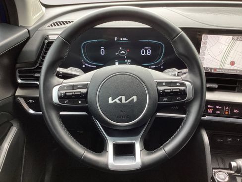 Used 2025 Kia Sportage EX image 16