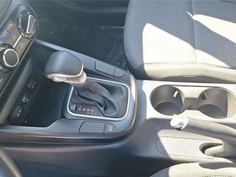 Used 2020 Kia Soul LX FWD image 17