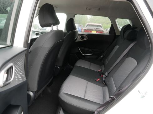Certified 2025 Kia Soul LX w/ LX Technology Package FWD image 35