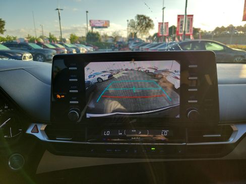 Used 2022 Toyota Sienna XLE image 27