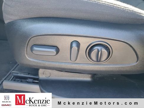Used 2022 Chevrolet Traverse LT FWD image 7