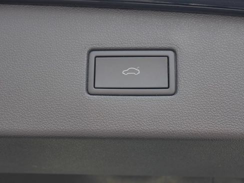 Used 2024 Volkswagen Tiguan SE FWD image 17