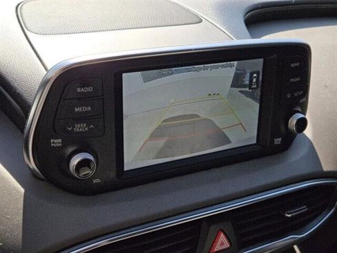 Used 2019 Hyundai Santa Fe SE image 11