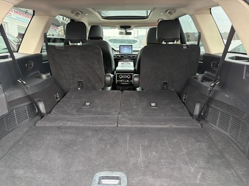 Used 2023 Lincoln Aviator Standard AWD w/ Premium Package image 9