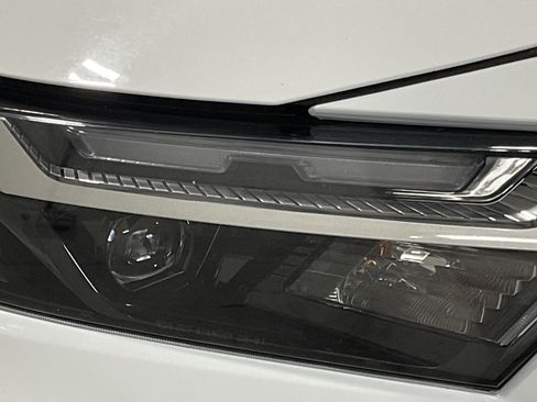 Used 2021 Toyota RAV4 XLE w/ XLE Grade Weather Package AWD/4WD image 9