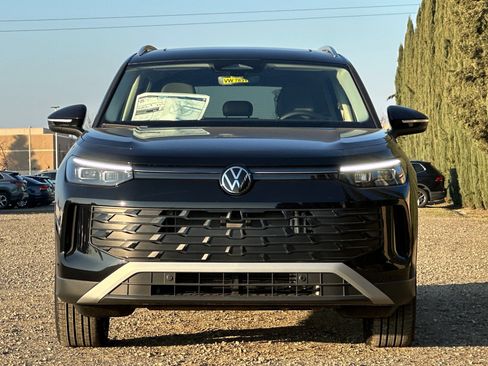 New 2026 Volkswagen Tiguan SE image 9