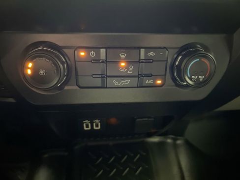 Used 2020 Ford F150 XLT image 16