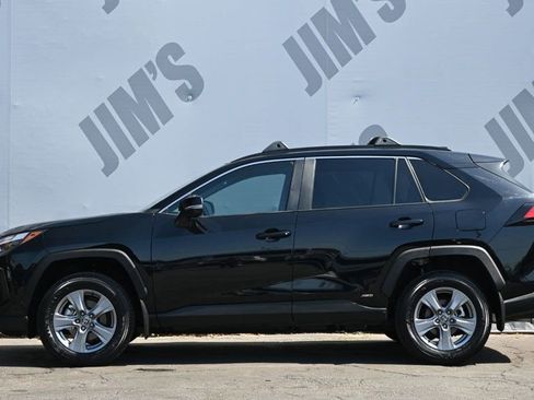 Used 2025 Toyota RAV4 LE AWD/4WD image 6