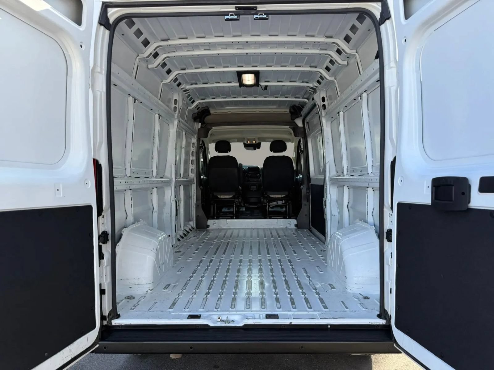 Used 2024 RAM ProMaster 2500 w/ Safety Group FWD image 10