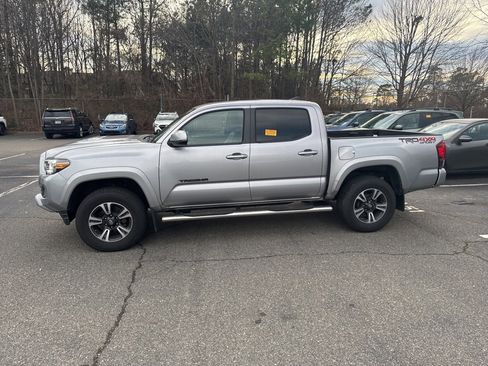 Used 2019 Toyota Tacoma SR image 4