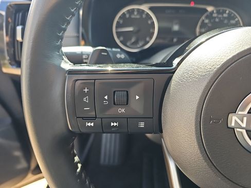 Used 2022 Nissan Pathfinder SV AWD/4WD image 15