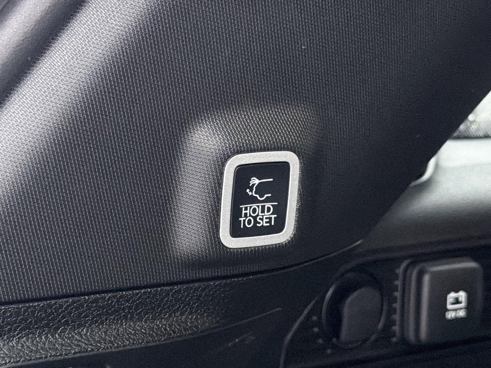 Used 2025 Jeep Grand Cherokee Limited AWD/4WD image 18