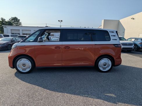 Used 2025 Volkswagen ID. Buzz Pro S Plus w/ Cupholders Package RWD image 6
