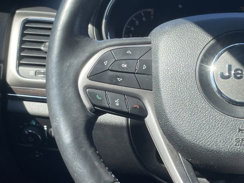 Used 2018 Jeep Grand Cherokee Overland image 18