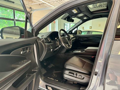 Used 2025 Honda Ridgeline Black Edition image 9
