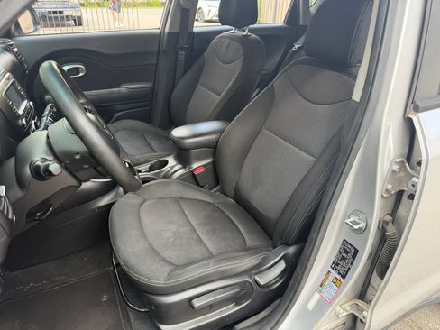 Used 2017 Kia Soul + FWD image 15
