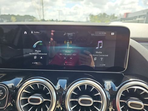 Used 2021 Mercedes-Benz GLA 250 w/ Premium Package image 26