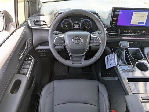 New 2026 Toyota Sienna Limited FWD image 18
