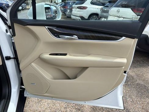 Used 2017 Cadillac XT5 FWD image 17