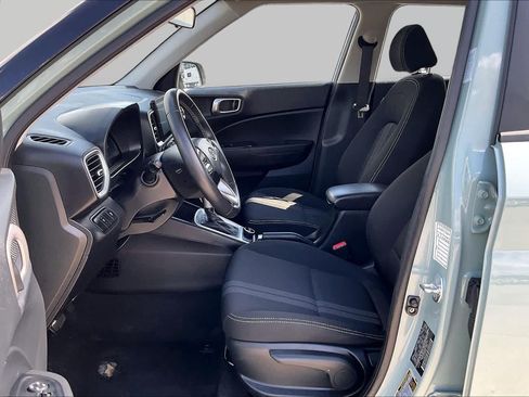 Used 2025 Hyundai Venue SEL FWD image 8