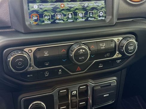 Used 2023 Jeep Gladiator Mojave w/ LED Lighting Group AWD/4WD image 16