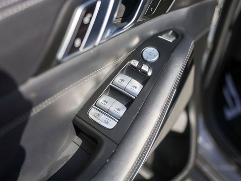 Used 2023 BMW X7 M60i w/ Climate Comfort Package image 24