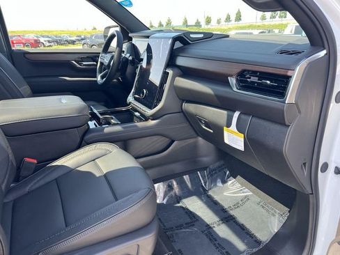 New 2026 GMC Yukon XL Denali w/ Denali Reserve Package image 34