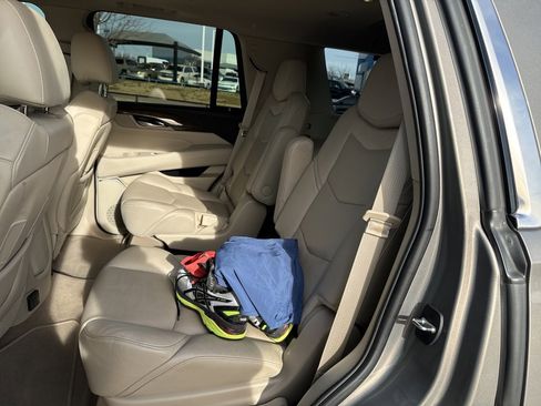 Used 2019 Cadillac Escalade Premium Luxury image 6