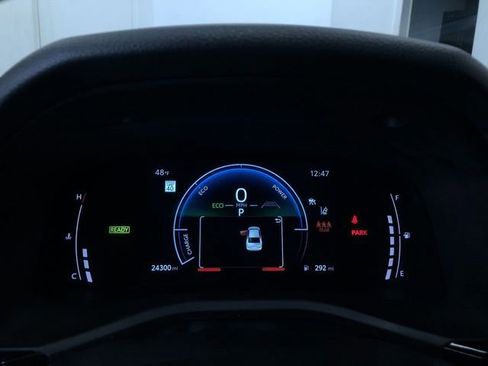 Used 2025 Toyota Camry SE image 29