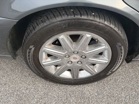 Used 2010 Cadillac DTS Premium image 21