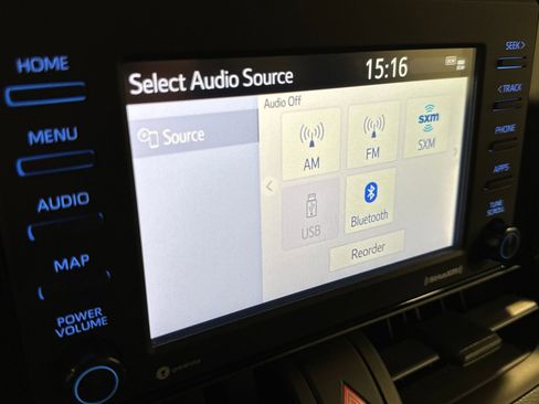 Used 2020 Toyota RAV4 XLE w/ XLE Grade Weather Package AWD/4WD image 21