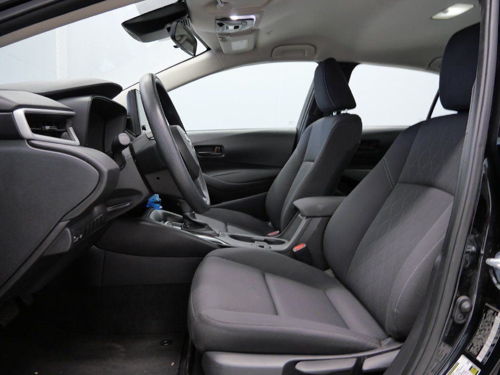 Used 2025 Toyota Corolla LE FWD image 10
