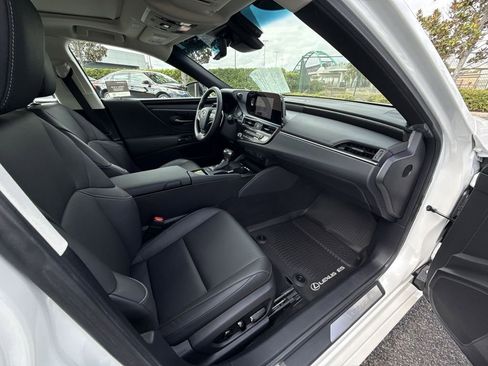 Used 2025 Lexus ES 350 350 w/ Premium Package image 15