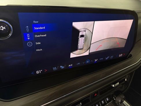 Used 2025 Chevrolet Suburban Premier image 33