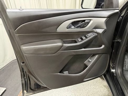 Used 2020 Chevrolet Traverse LT FWD image 19