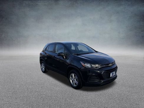 Used 2022 Chevrolet Trax LS w/ Tint and Cruise Package image 11