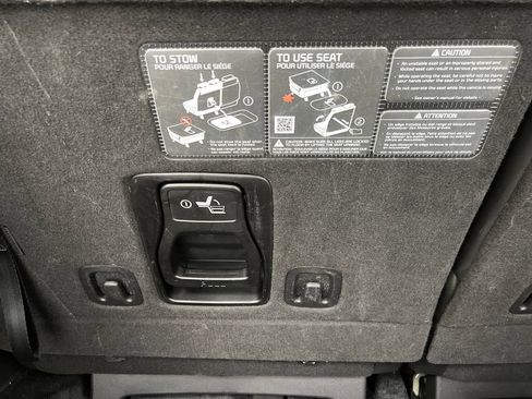 Used 2025 Kia Carnival FWD image 25