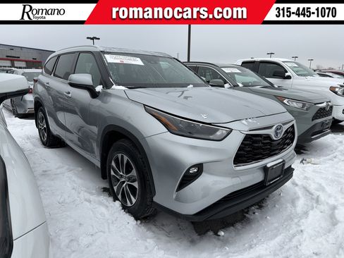 Certified 2022 Toyota Highlander XLE image 1