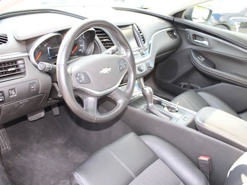 Used 2019 Chevrolet Impala LT FWD image 13