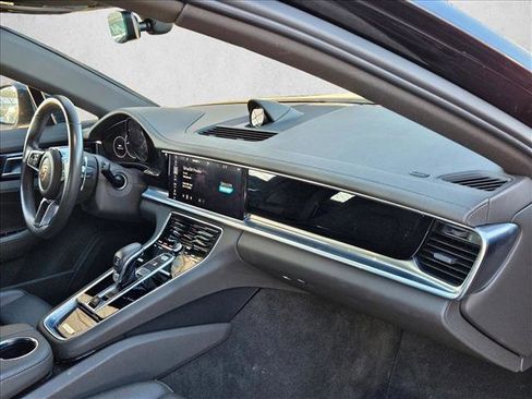 Used 2019 Porsche Panamera image 21