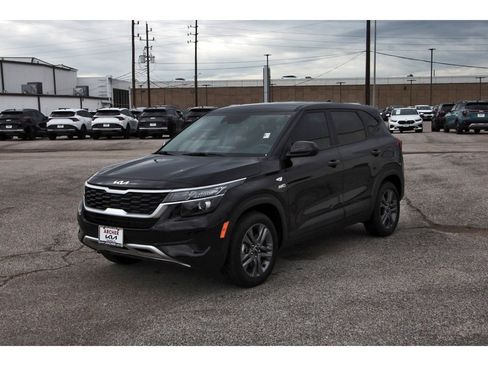 Used 2023 Kia Seltos LX image 3