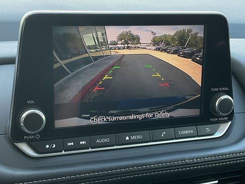 Used 2025 Nissan Rogue SV image 30